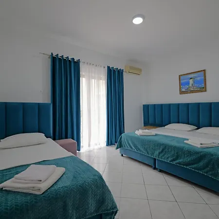 Eden Hotel *